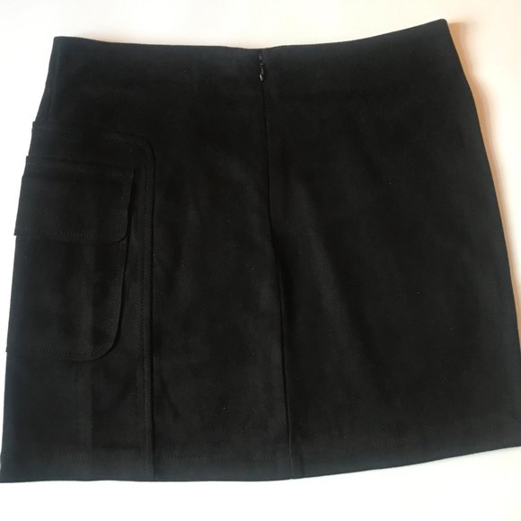 Black suede cargo skirt w/ pocket by John + Jenn. New w/ tags. Size S/P - Picture 2 of 4